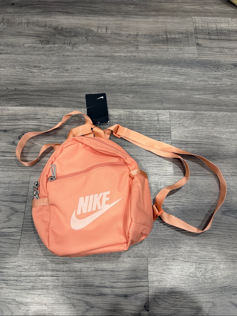 Nike Peach/Sherbet Small Everyday Backpack
